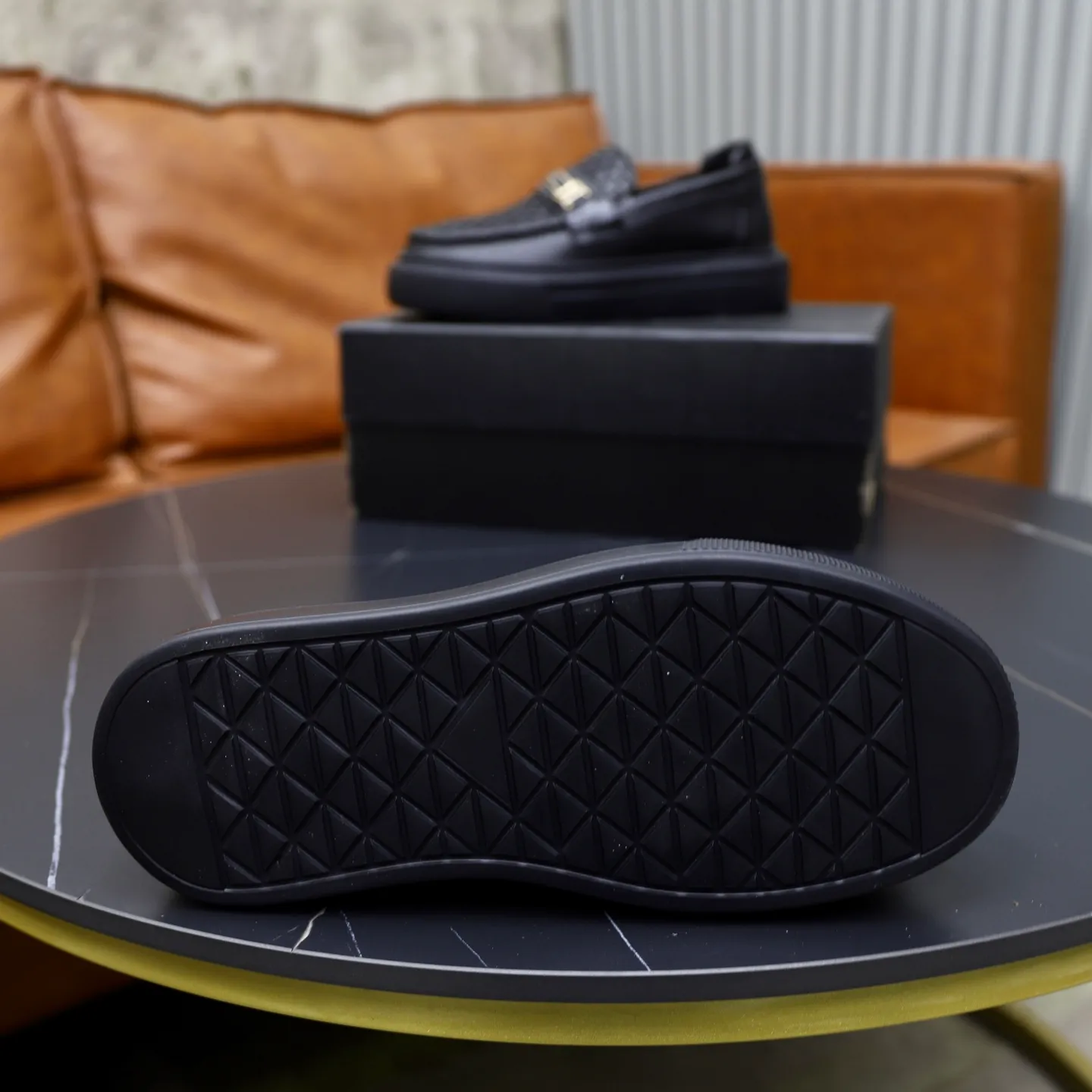 Ex-factory price: 500💰🙅‍♂️🙅‍♂️🙅‍♂️ Brand: PRADA Standard code: Men's code 38-44 (45 can be customized) Grade: Same style as the official website Original order quality Material: Original cowhide surface Comfortable lining Original outsole Style category: Men's fashionable casual leather shoes Distinguished big-name luxury elements Top luxury Color: Color of the actual picture